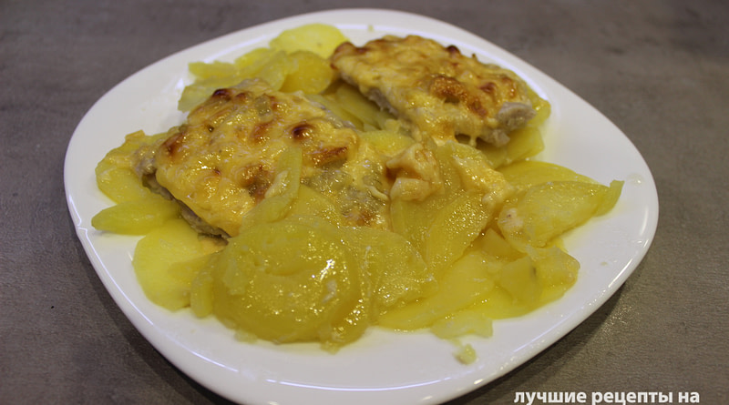 Запеченная картошка со свининой и сыром в духовке рецепт