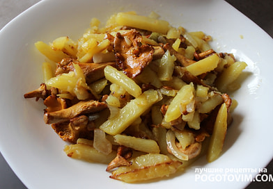 Жареная картошка с лисичками и луком рецепт