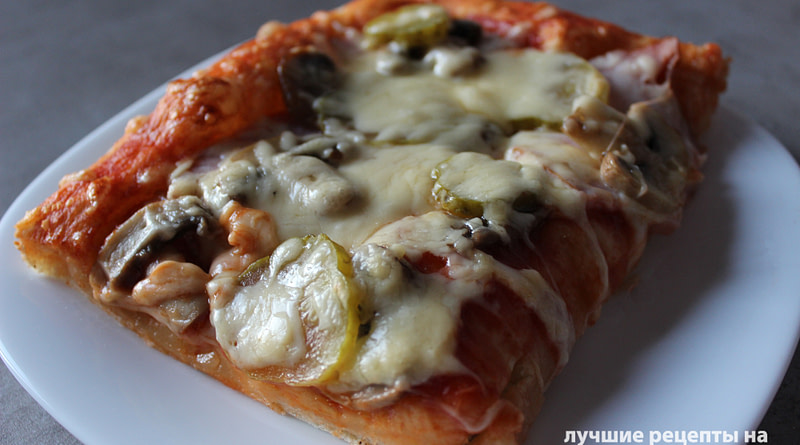 Пицца на пышном тесте с ветчиной и шампиньонами Рецепт