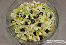 Салат из пекинской капусты с творожным сыром, оливками и кукурузой рецепт